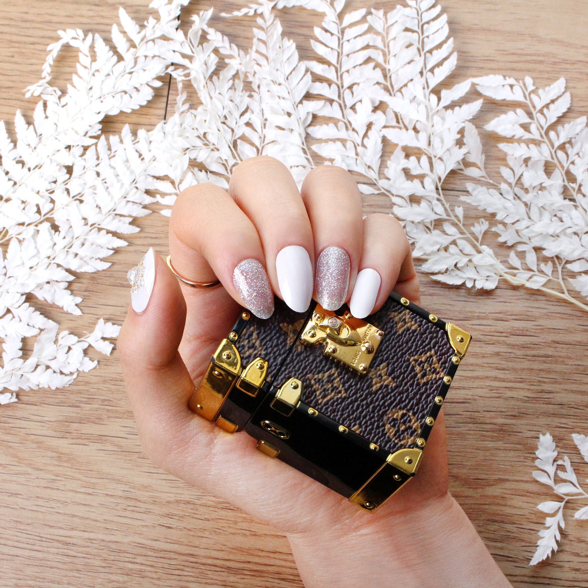 Wedding Dress - Self-adhesive nail foils made of nail polish – Baanhada